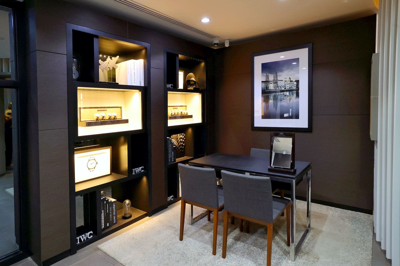 Mistal boutique watch display